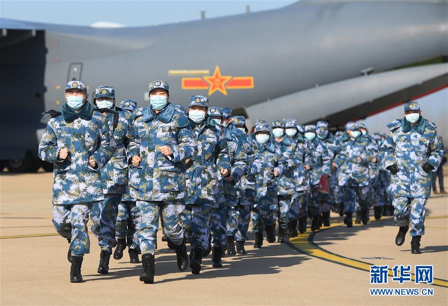 （聚焦疫情防控&middot;圖文互動）（9）空軍第四次向武漢大規(guī)模空運醫(yī)療隊員和物資