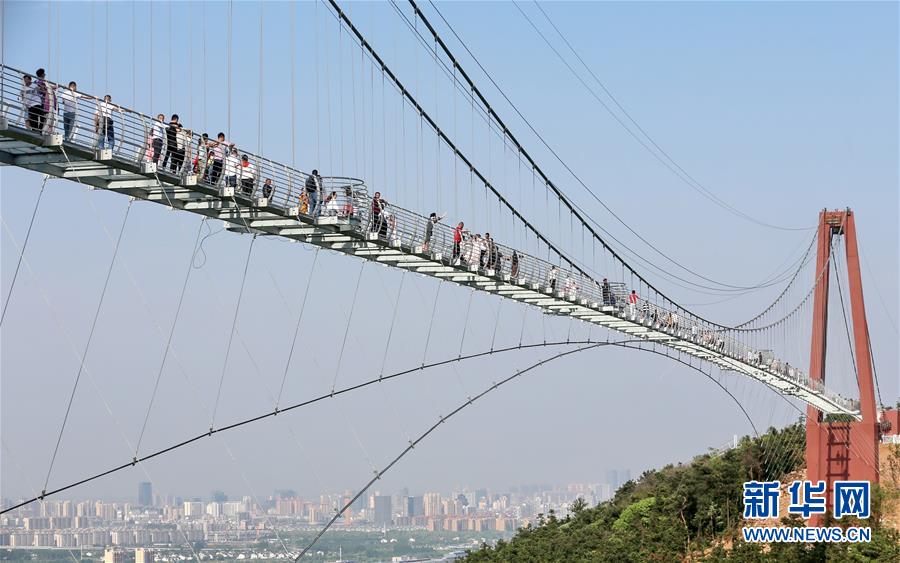 #（社會）（4）江蘇江陰：&ldquo;凌空漫步&rdquo;