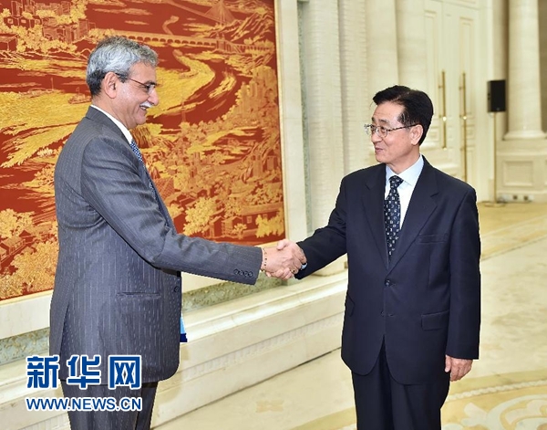 5月9日，中共中央書記處書記、中央紀(jì)委副書記趙洪祝在北京會(huì)見印度中央監(jiān)察委員會(huì)主席喬杜里。 新華社記者 李濤 攝