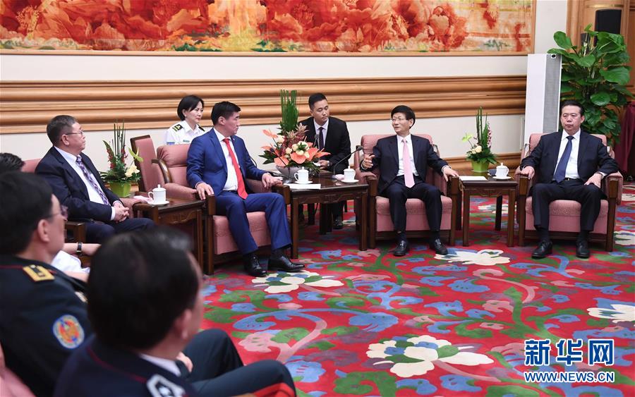5月8日，中共中央政治局委員、中央政法委書記孟建柱在北京中南海會(huì)見蒙古國法律內(nèi)務(wù)部部長賓巴朝格特。 新華社記者 張鐸 攝