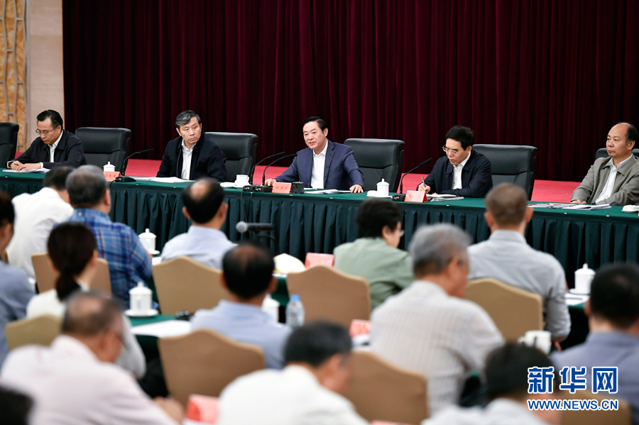 9月7日，中共中央政治局委員、中央書記處書記、中宣部部長劉奇葆在北京出席全國電視劇工作座談會(huì)并講話。 新華社記者 燕雁 攝

