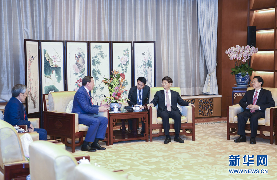 9月26日，中共中央政治局委員、中央政法委書記孟建柱在北京會見來華出席國際刑警組織第86屆全體大會的哈薩克斯坦內(nèi)務部長卡西莫夫。國務委員、公安部部長郭聲琨參加有關會見。新華社記者 張領 攝