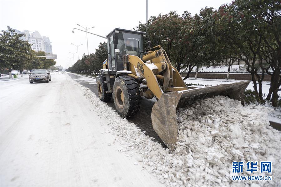 （新華全媒頭條）（9）雨雪冰凍中，他們奮力前行&mdash;&mdash;基層黨員干群抗擊冰雪災害紀實