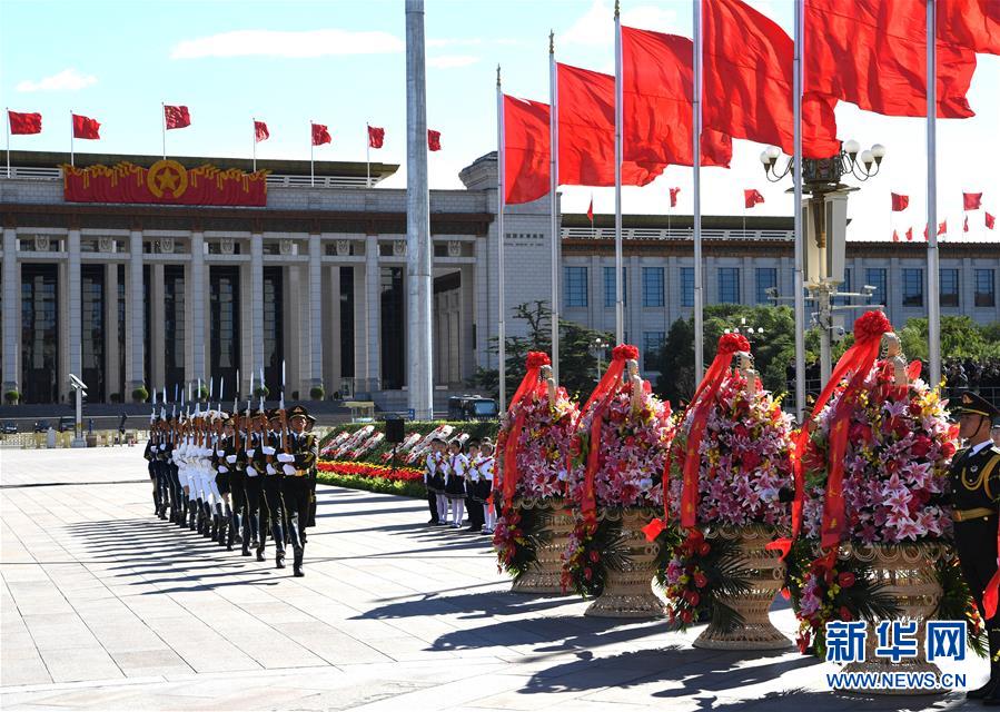 （新華全媒頭條&middot;圖文互動）（3）致敬英烈 捍衛榮光&mdash;&mdash;寫在英雄烈士保護法實施后首個烈士紀念日