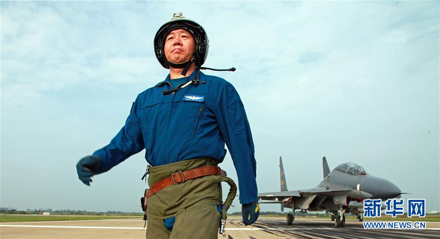 (新華全媒頭條·圖文互動)(1)戰鷹,為祖國奮飛——記空軍航空兵某旅旅長、特級飛行員郝井文