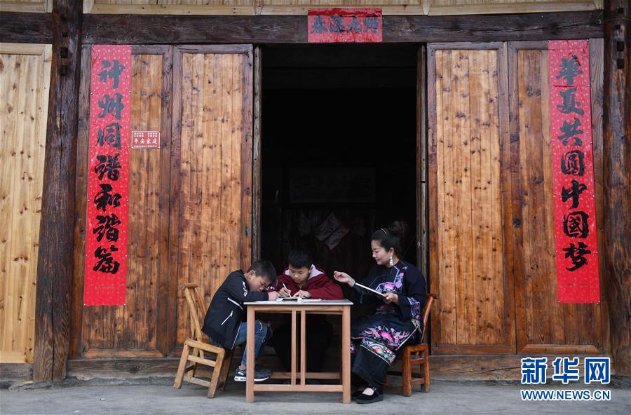 (全面深化改革這五年·圖文互動(dòng))(1)堅(jiān)定文化自信 煥發(fā)時(shí)代風(fēng)采——十八屆三中全會(huì)以來全面深化文化體制改革綜述