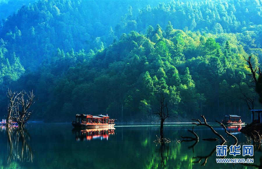 （兩會(huì)前夕看落實(shí)&middot;圖文互動(dòng)）（6）奮力脫貧攻堅(jiān) 生態(tài)追&ldquo;清&rdquo;逐&ldquo;綠&rdquo;&mdash;&mdash;江西落實(shí)習(xí)近平總書記全國兩會(huì)重要講話精神紀(jì)實(shí)