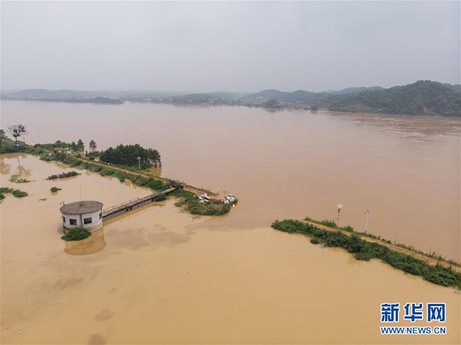 （防汛抗洪&middot;圖文互動）加快搶險進度 確保群眾安全&mdash;&mdash;湘江衡山段漫堤決口現場直擊