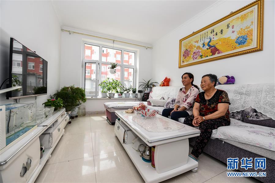 （在習近平新時代中國特色社會主義思想指引下&mdash;&mdash;新時代新作為新篇章&middot;總書記關(guān)心的百姓身邊事&middot;圖文互動）（5）棚改的溫暖：1億多人&ldquo;出棚進樓&rdquo;