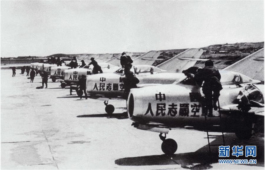 （新華全媒頭條&middot;人民空軍70年&middot;圖文互動）（3）陽光照耀奮飛的航程&mdash;&mdash;黨中央、中央軍委和習主席關心人民空軍建設發展紀實
