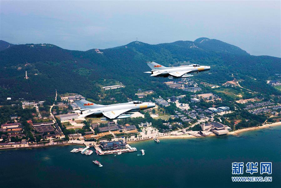（新華全媒頭條&middot;人民空軍70年&middot;圖文互動）（11）陽光照耀奮飛的航程&mdash;&mdash;黨中央、中央軍委和習主席關心人民空軍建設發展紀實