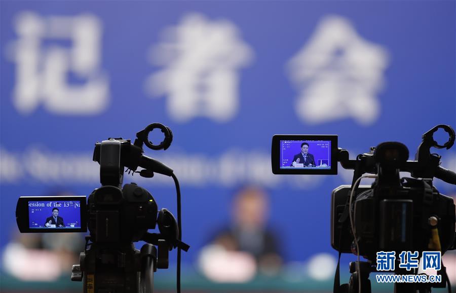 (兩會(huì)·XHDW)(14)最高人民法院審判委員會(huì)副部級(jí)專(zhuān)職委員劉貴祥等就“攻堅(jiān)‘基本解決執(zhí)行難’”答記者問(wèn)