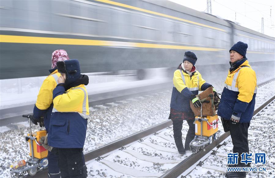 （新春走基層）（5）嚴寒下的&ldquo;鐵路醫生&rdquo;：風雪中守護回家路