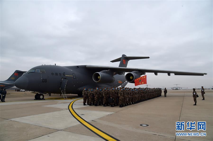 (聚焦疫情防控·圖文互動)(1)空軍出動3型11架運輸機多地同步向武漢空運醫療隊員