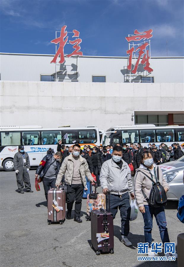 （聚焦疫情防控&middot;圖文互動）（2）&ldquo;我們也想著早日復工&rdquo;&mdash;&mdash;127名農(nóng)民工乘坐包機返藏復工側(cè)記