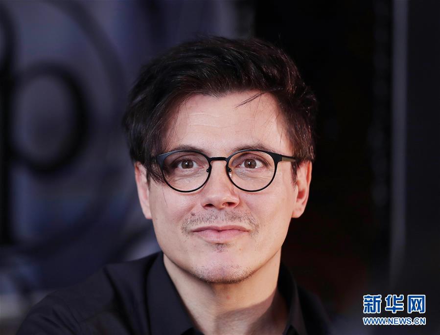 （國際&middot;圖文互動）（6）通訊：手牽手，我們共同驅散陰霾&mdash;&mdash;法國音樂人創作抗疫歌曲背后的故事