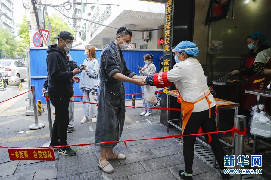 （新華全媒頭條&middot;圖文互動）（15）江城&ldquo;歸來&rdquo; 不負韶華&mdash;&mdash;武漢&ldquo;解封&rdquo;半月記