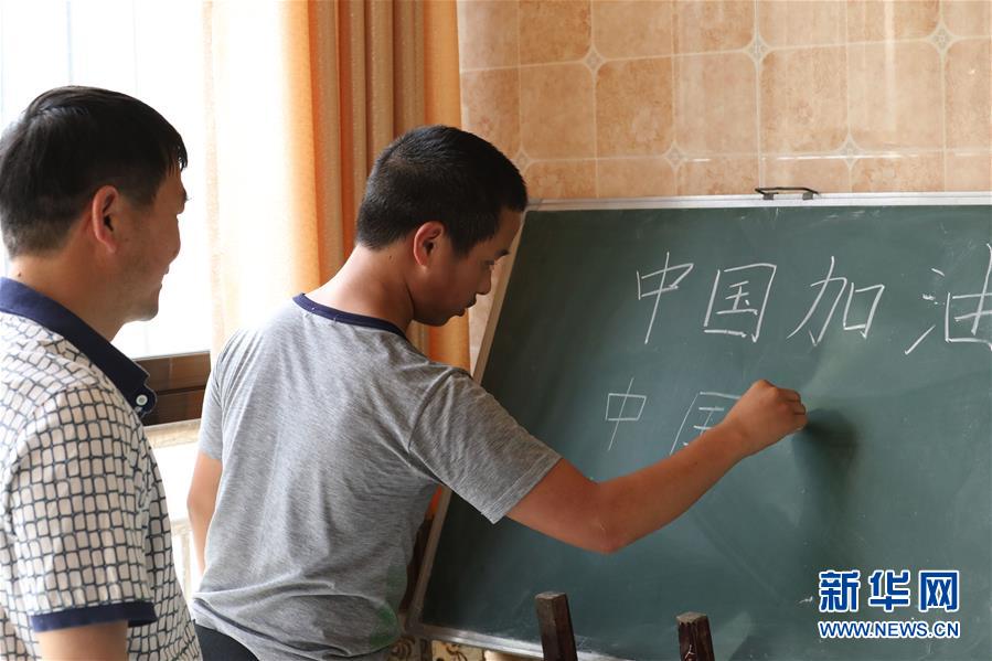 （在習(xí)近平新時(shí)代中國(guó)特色社會(huì)主義思想指引下&mdash;&mdash;新時(shí)代新作為新篇章&middot;習(xí)近平總書記關(guān)切事&middot;圖文互動(dòng)）（1）在燦爛的陽(yáng)光下&mdash;&mdash;少年兒童茁壯成長(zhǎng)二三事