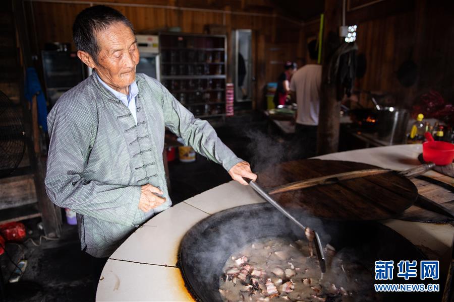 (新華全媒頭條·走向我們的小康生活·圖文互動)(8)那山,那人,那苗寨——十八洞村三代人的奮斗史