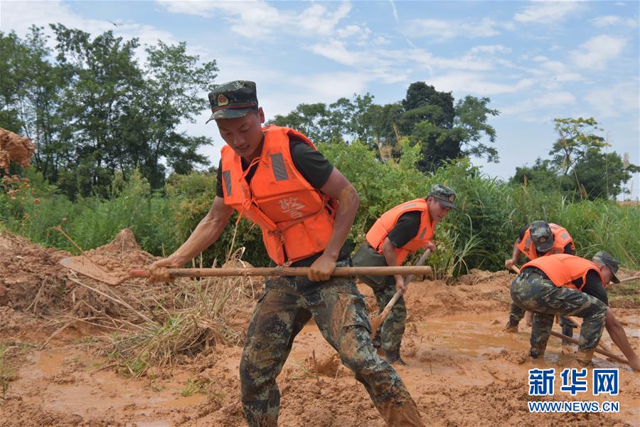 （防汛抗洪&middot;圖文互動）抗洪戰(zhàn)士羅杰：22年前洪災中獲救的男孩