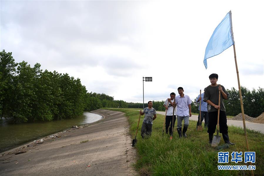 （新華全媒頭條&middot;圖文互動）（5）青春出列&mdash;&mdash;暴雨洪峰中的熱血成人禮