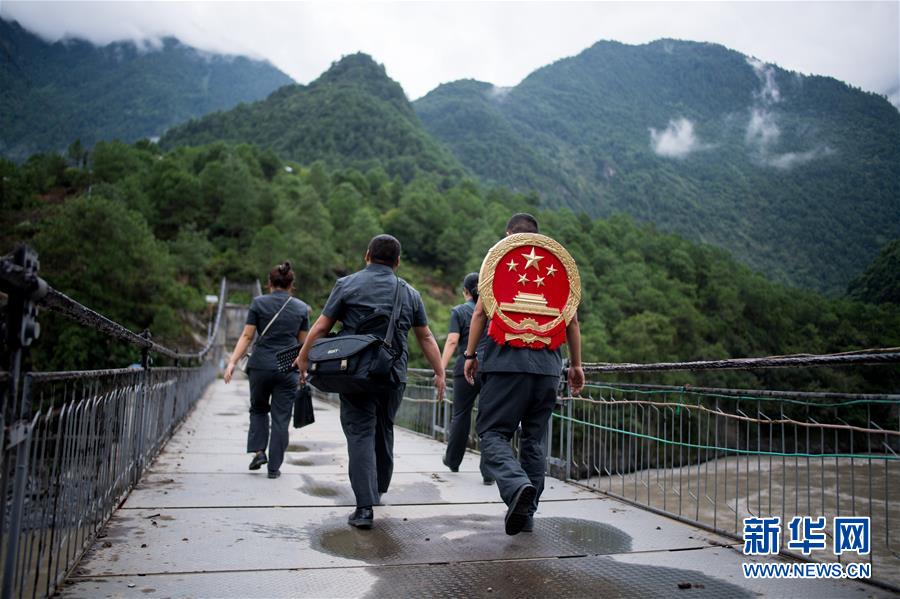 （新華全媒頭條&middot;圖文互動(dòng)）（14）歷史交匯點(diǎn)上的宏偉藍(lán)圖&mdash;&mdash;《中共中央關(guān)于制定國民經(jīng)濟(jì)和社會(huì)發(fā)展第十四個(gè)五年規(guī)劃和二〇三五年遠(yuǎn)景目標(biāo)的建議》誕生記