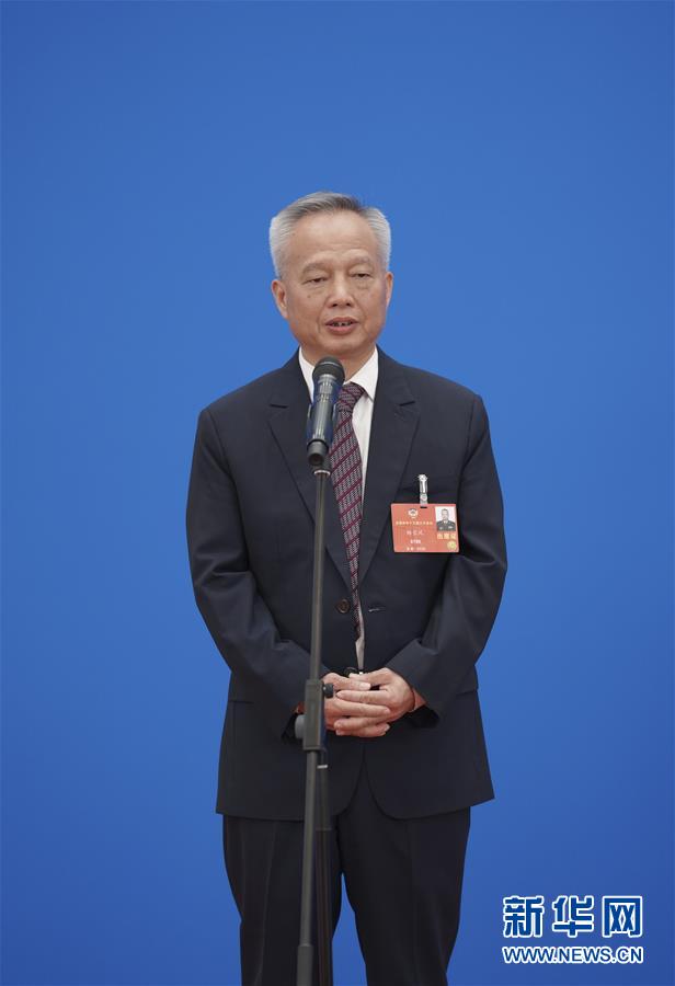 (兩會·政協(xié)開幕)(3)接受采訪