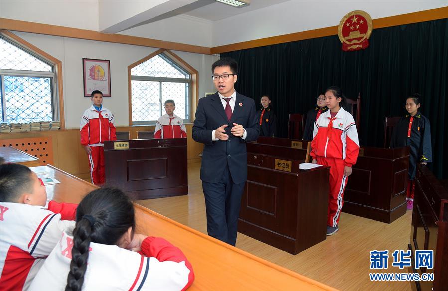 (新華全媒頭條·圖文互動)(1)開啟法治中國新時代——以習(xí)近平同志為核心的黨中央推進(jìn)全面依法治國紀(jì)實(shí)