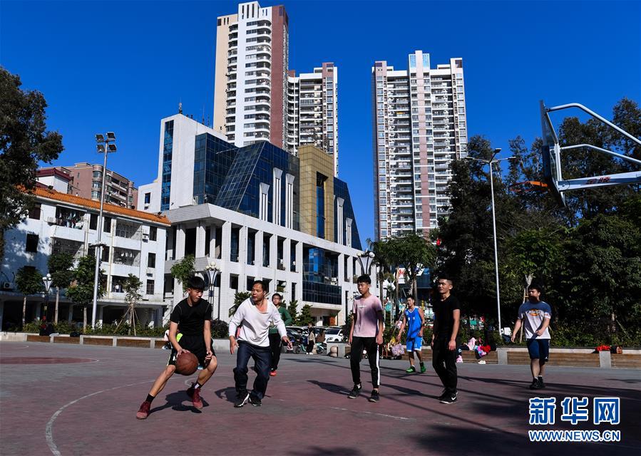 （在習(xí)近平新時代中國特色社會主義思想指引下&mdash;&mdash;新時代新作為新篇章&middot;總書記關(guān)切開放事&middot;圖文互動）（4）以開放作楫 揚(yáng)創(chuàng)新之帆&mdash;&mdash;深圳&ldquo;先行示范&rdquo;再啟航