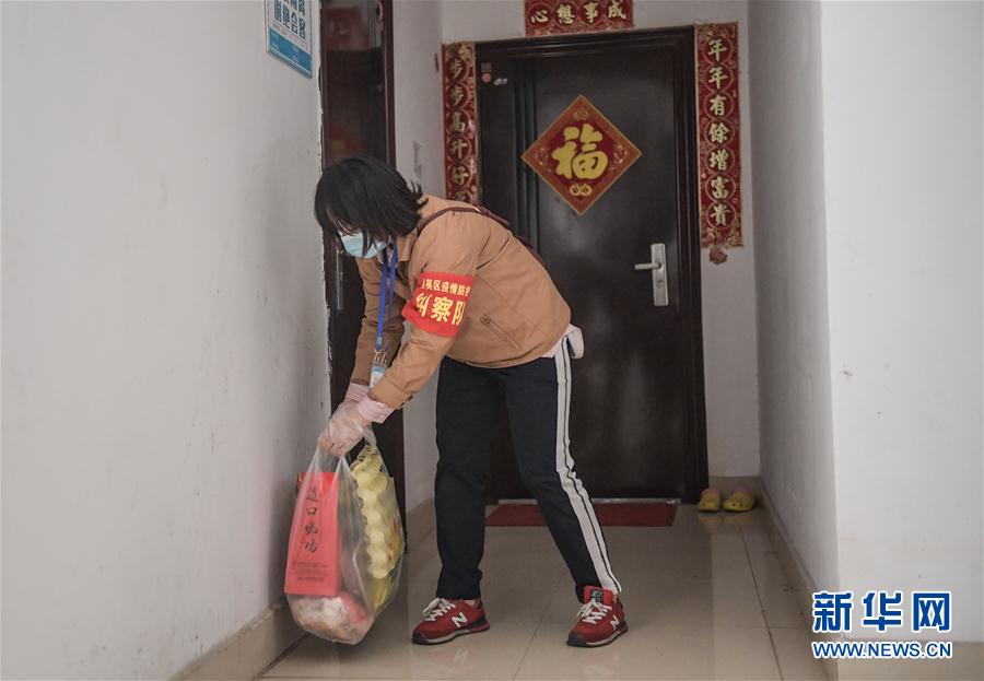 （在習(xí)近平新時(shí)代中國特色社會主義思想指引下&mdash;&mdash;新時(shí)代新作為新篇章&middot;習(xí)近平總書記關(guān)切事）（2）&ldquo;平凡英雄&rdquo;的力量&mdash;&mdash;致敬堅(jiān)守戰(zhàn)&ldquo;疫&rdquo;一線的社區(qū)工作者 