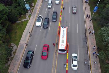 濟(jì)南潮汐車道&ldquo;拉鏈車&rdquo;上路