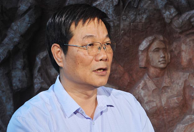 我們把黨的政治優勢和現代企業制度優勢結合起來，建立完善決策、執行、監督三個體系。