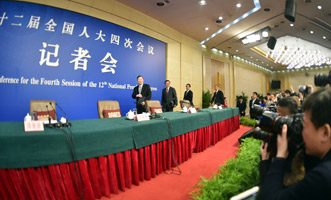 尚福林、劉士余、項(xiàng)俊波等步入會(huì)場