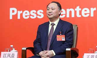 南昌大學(xué)黨委常委、副校長江風(fēng)益