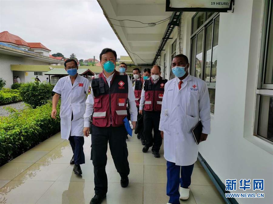 （國際疫情&middot;圖文互動）（3）中國專家組與幾內(nèi)亞醫(yī)護人員交流抗疫經(jīng)驗